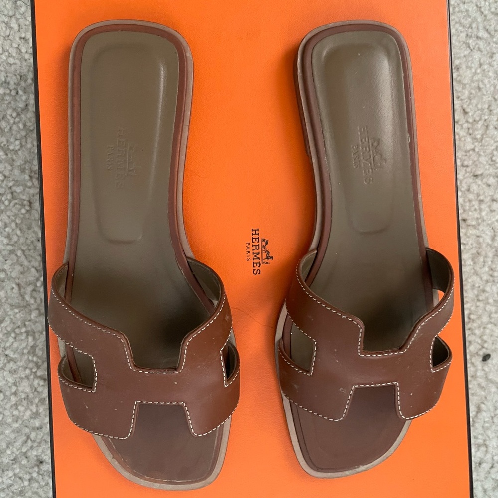 Hermès sandals used but still in good condition